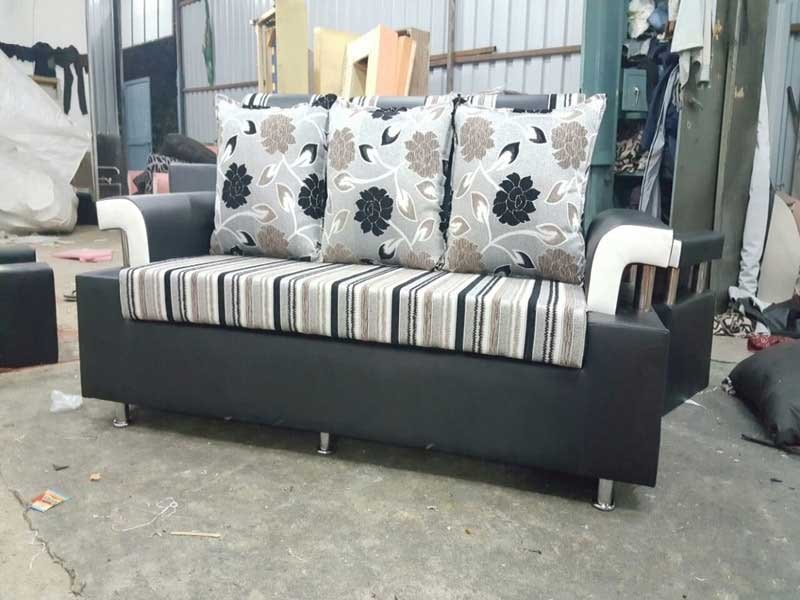 Lux Sofa 39